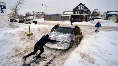 العاصفة الثلجية: "ماتوا عالقين في سياراتهم".. قصص مروعة عن ضحايا العواصف في الولايات المتحدة